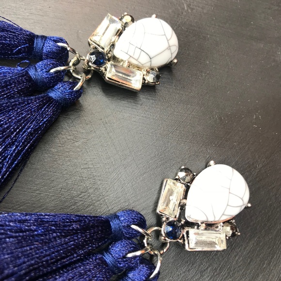 🆑 Tassel Earrings in Navy - Picture 3 of 4